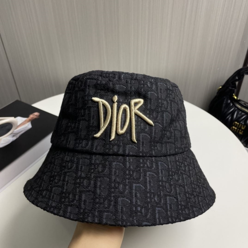 CHRISTIAN DIOR